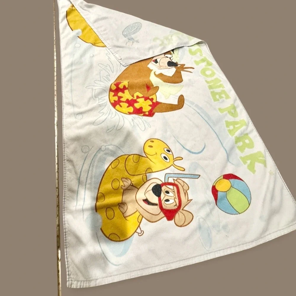 Vintage Yogi Bear Boo-Boo Cindy Jellystone Park Beach Towel 90s White Cartoon